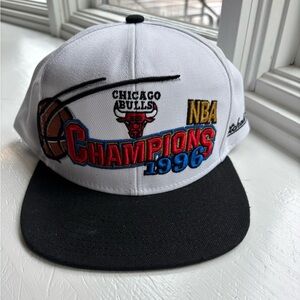 Mitchell & Ness Chicago Bulls 1996 NBA Champs hat EXCELLENT CONDITION.